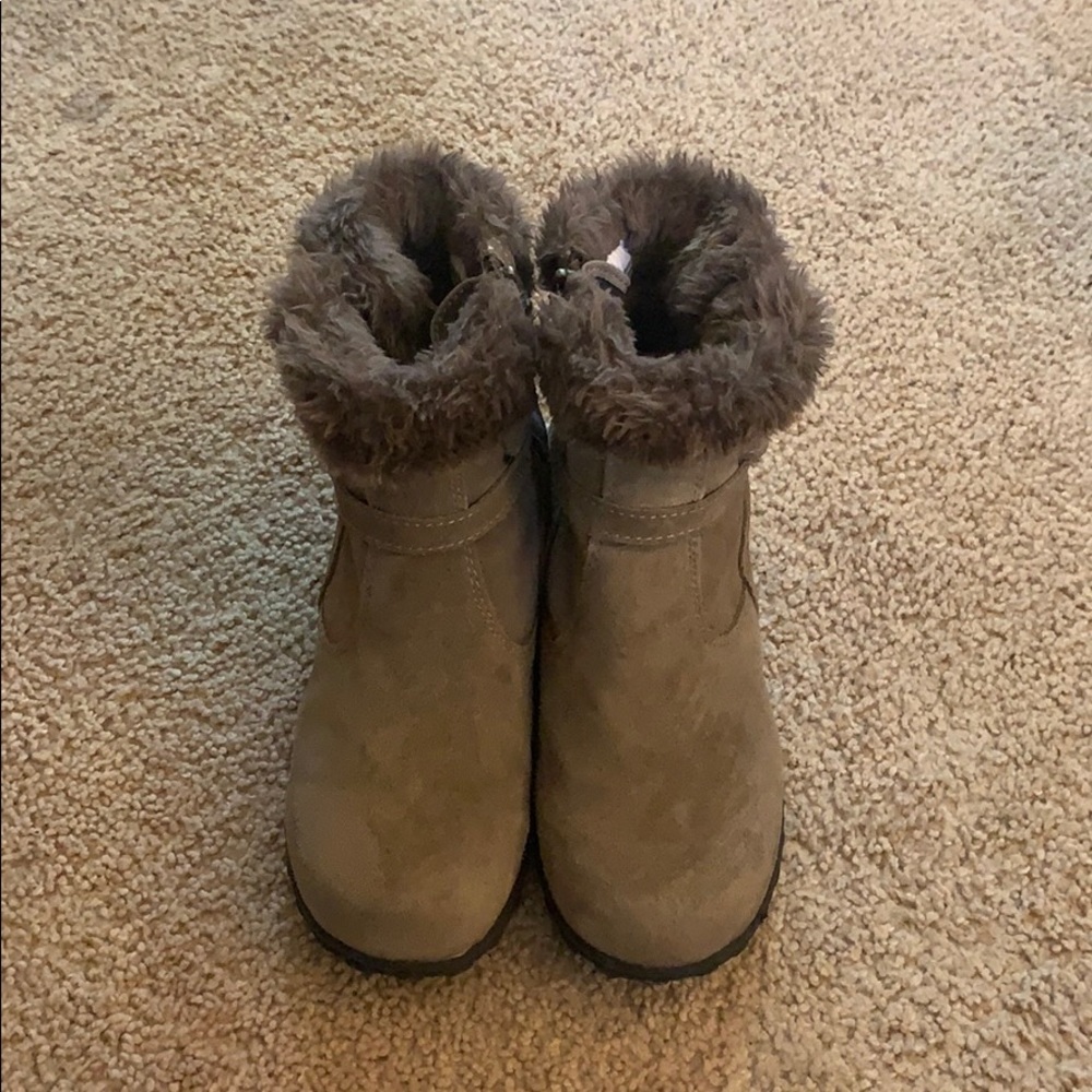 Almost new Khombu winter booties.